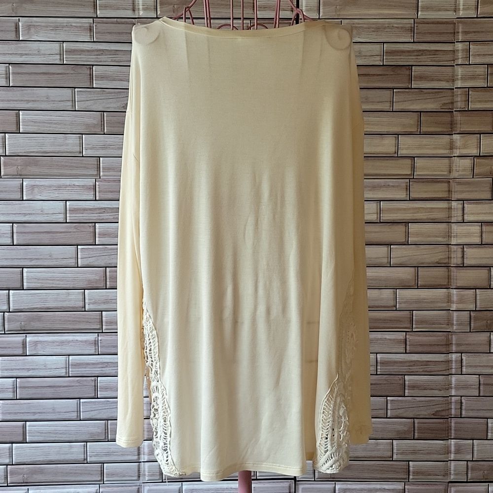 Hem & Thread rayon blouse Size L - Picture 5 of 7
